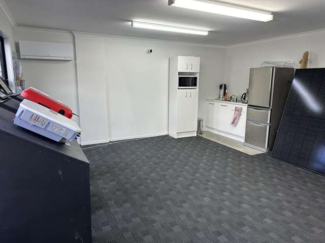 Unit 2, 9 Oropuriri Road Waiwhakaiho_1