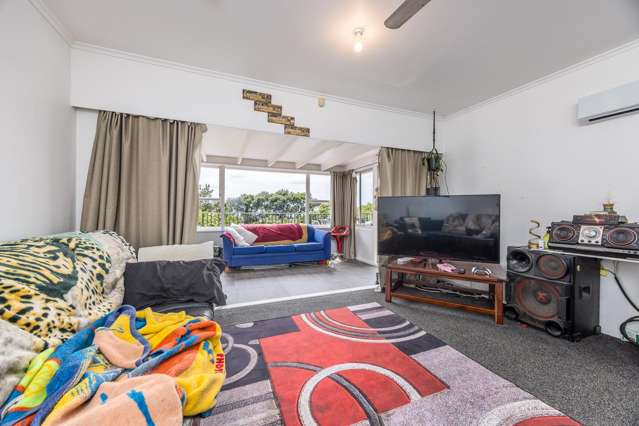 453 Scenic Drive Waiatarua_4