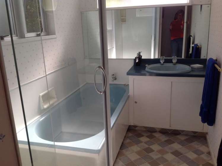 28 Lagoon Avenue Albert Town_4