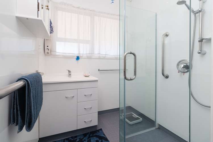 76 Sylvan Crescent Te Atatu South_13