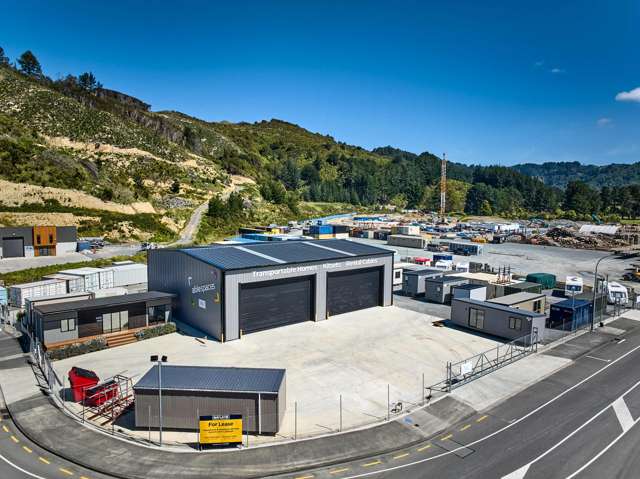 Polished High Stud Warehouse + Secure Yard