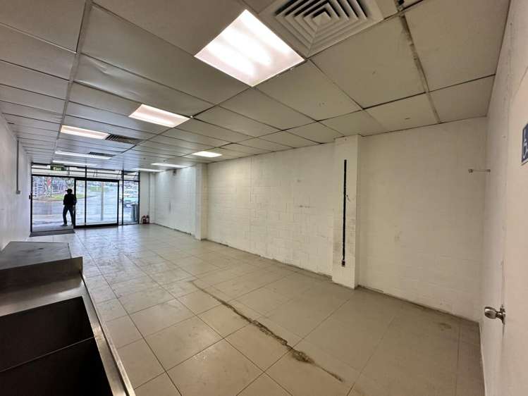 216-218 West Coast Road Glen Eden_1