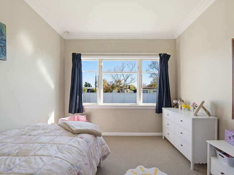 81 Guy Ave Takaro_17