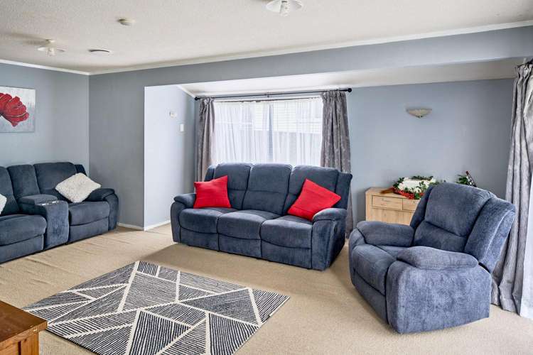 216 Sievers Grove Cannons Creek_5