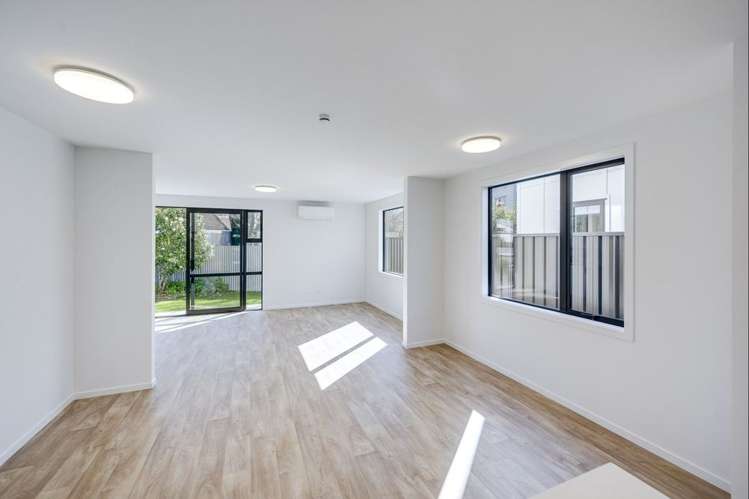 1204A Norfolk Crescent Mayfair_6