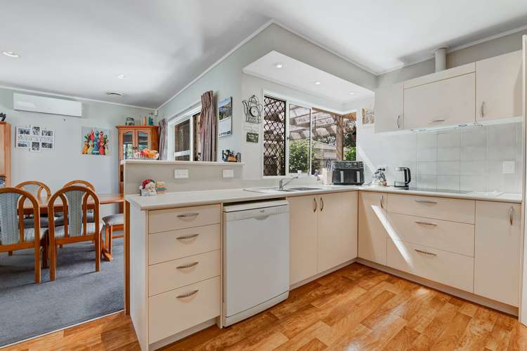 4 Lakeside Drive Orewa_11