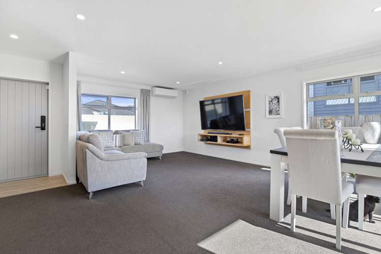 2/12 Faber Place Rototuna North_5
