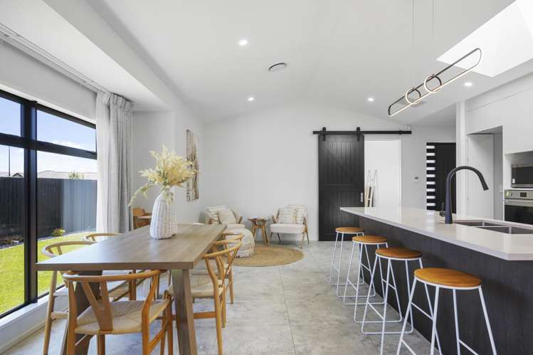 51 Candlesticks Crescent Lincoln_5