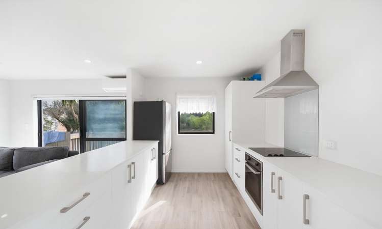 90 Chelburn Crescent Mangere East_11