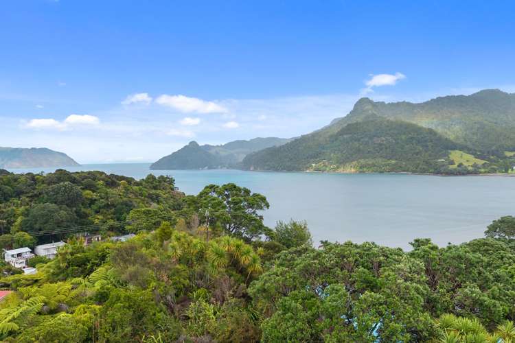 1125 Huia Road Huia_24