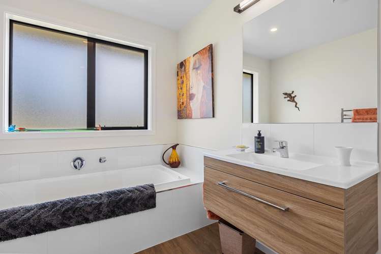 1B Riverdale Place Amberley_15