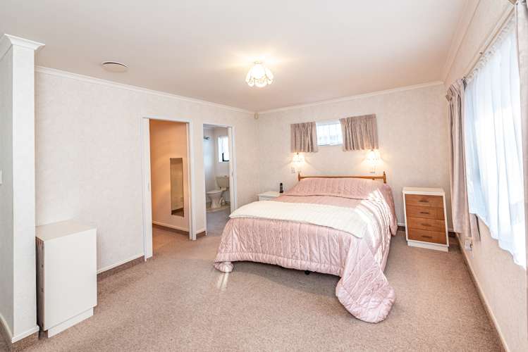 33 Downes Avenue Springvale_12