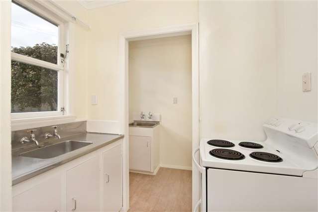 2/87 Featherston Street 10930_2