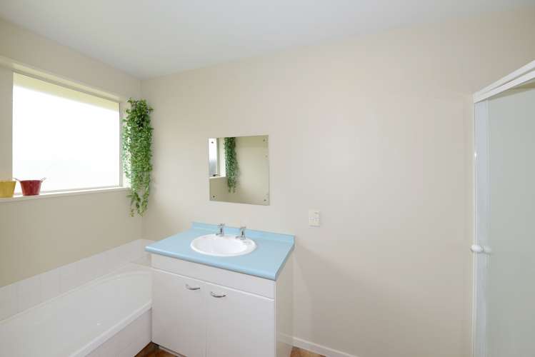 1 Travis Country Drive Burwood_11