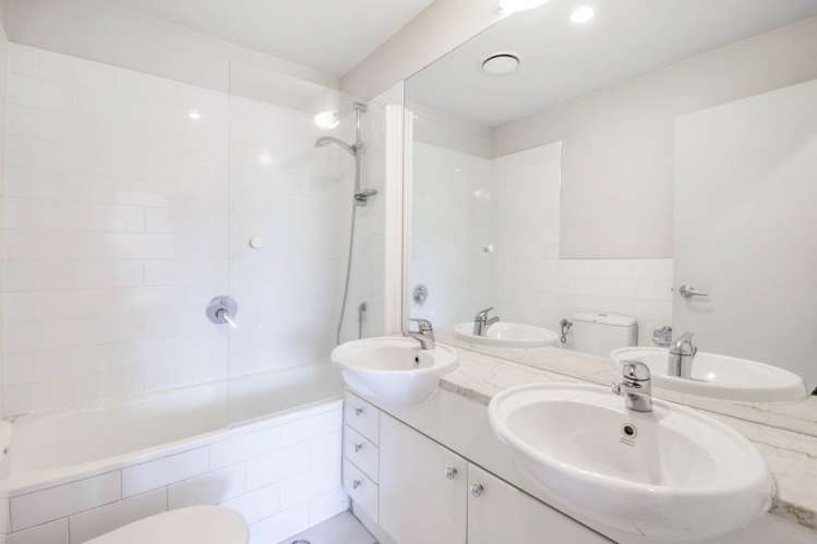 2F/6 Collins Street Takapuna_15