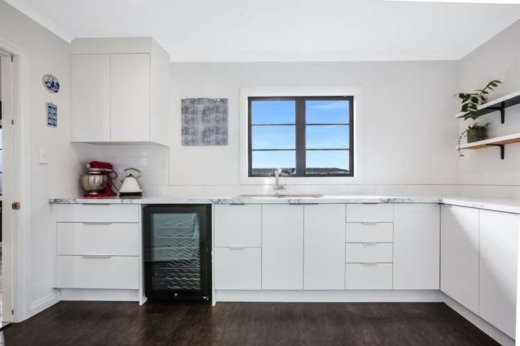 88 Queen Charlotte Drive Aotea_8