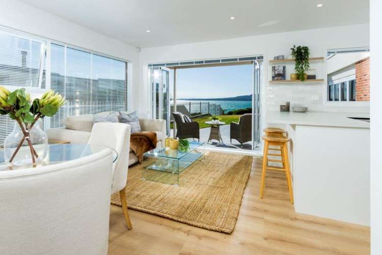 1/241 Hurstmere Road Takapuna_10