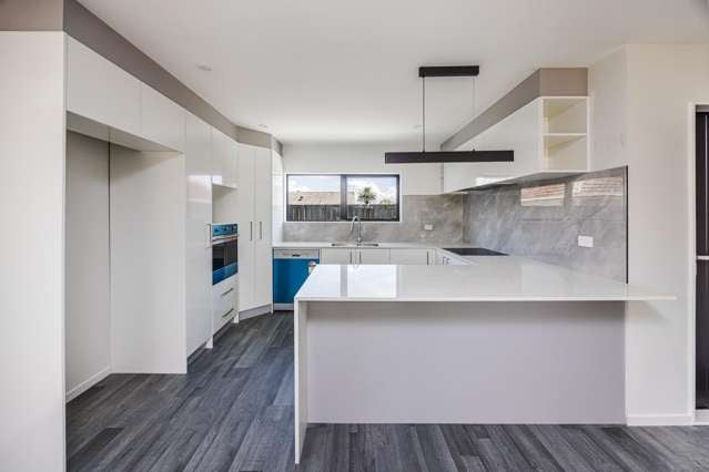 SPACIOUS BRAND NEW - Reserve Views!