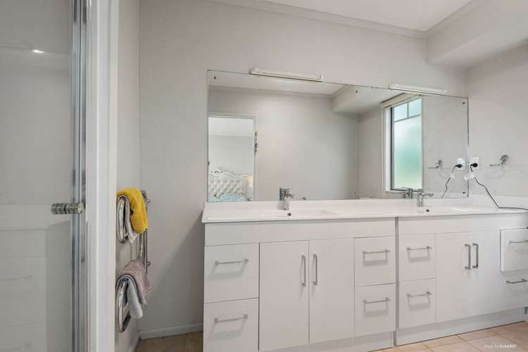 79 Kingdale Road Henderson_10