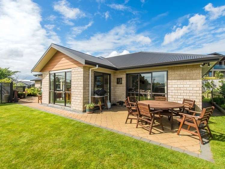 6 Lithgow Drive Otamatea_24