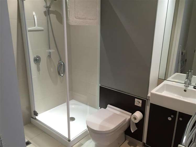 C406/14 West Quay 10777_8