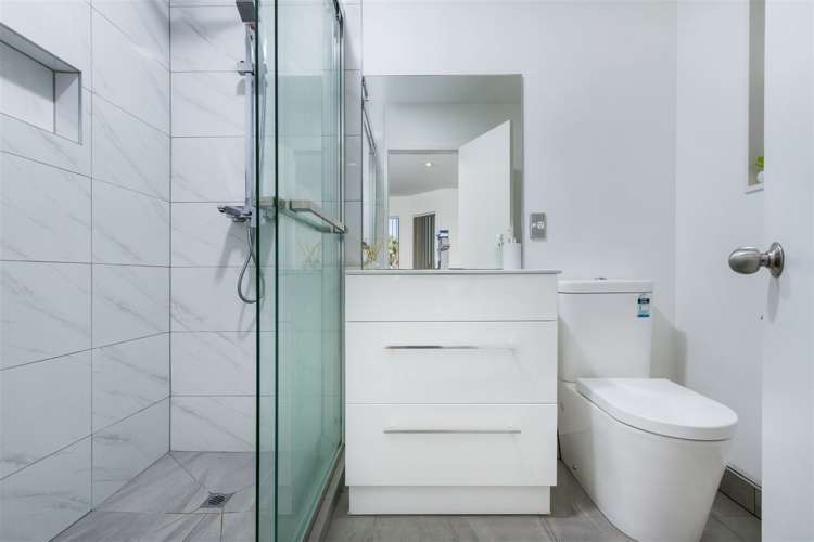 14 Caversham Drive Torbay_9