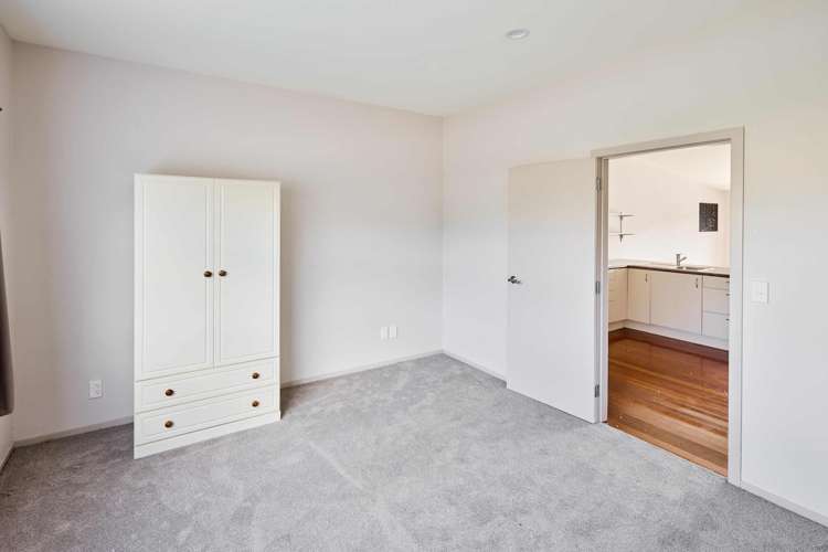 14/2 Northpoint Street Plimmerton_10