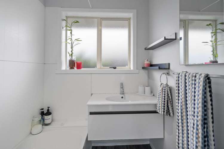 86 Neill Street Hornby_17