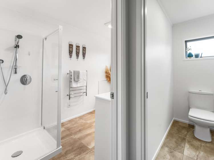 60 Intrepid Crescent Beachlands_17