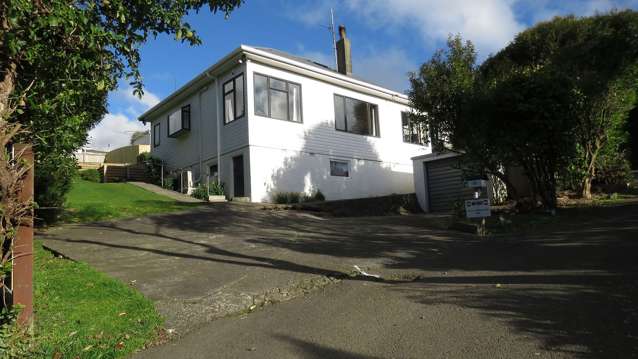 Spacious & Sunny 4-Bedroom Family Home
