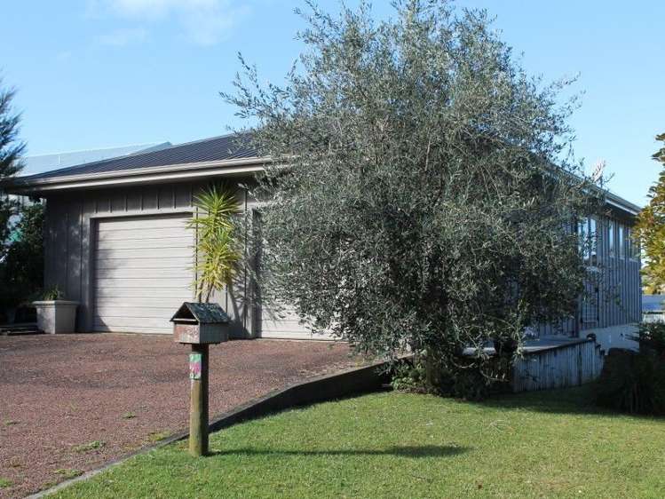 28 Hinemoa Terrace Tairua_18