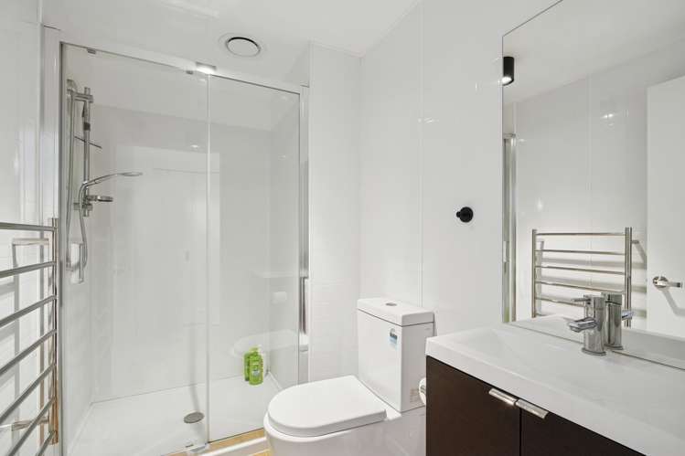 21B/135 Hallenstein Street Queenstown_4