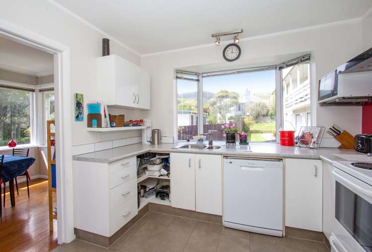 38 Collins Avenue Tawa_17
