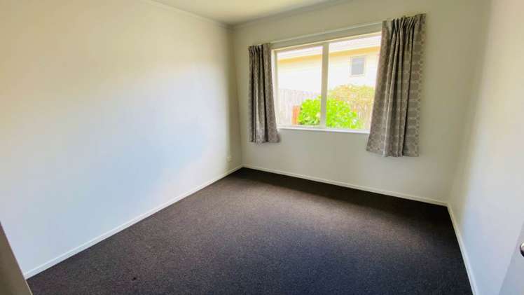 1/8 Knott Road Stanmore Bay_10