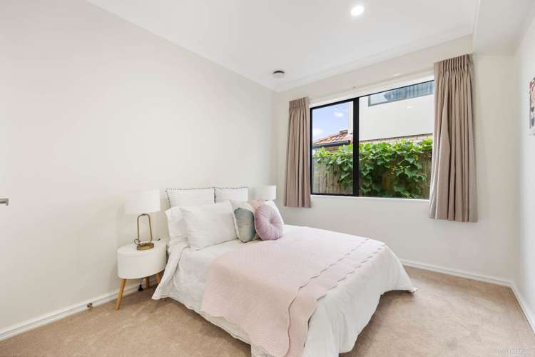 1 Askerne Drive Flat Bush_11