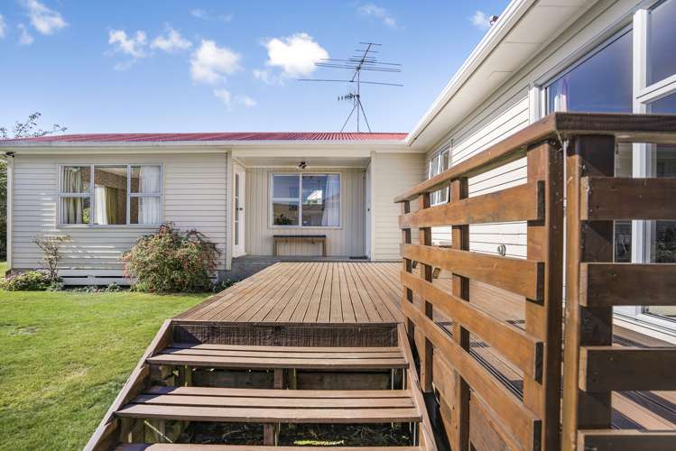 44 Russell Road Wainuiomata_1