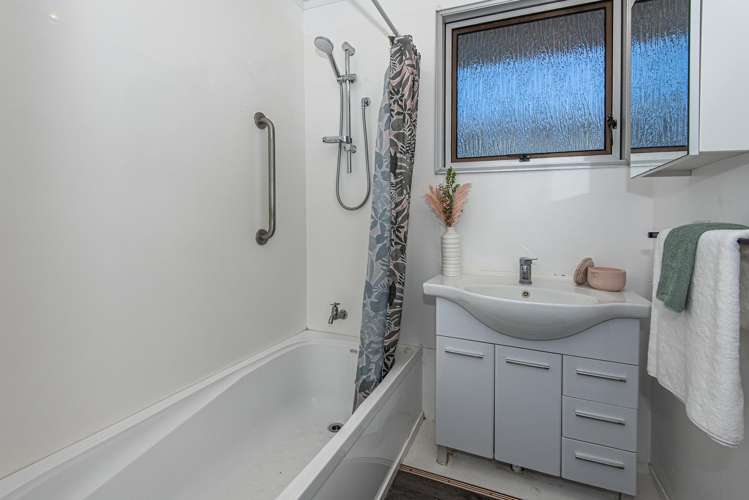 10 Raewyn Street Morningside_7