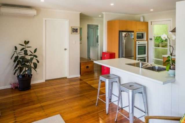 26 Kiriwai Road Paremata_3