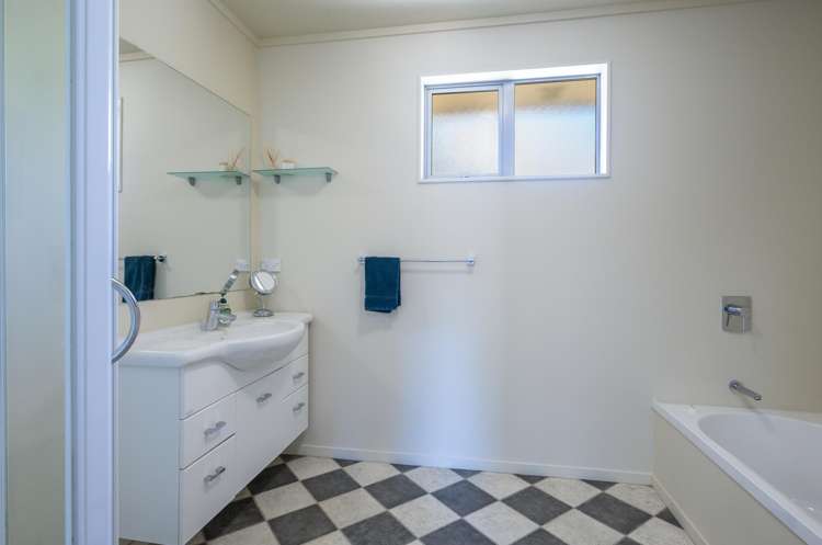 53 Covent Drive Stoke_16