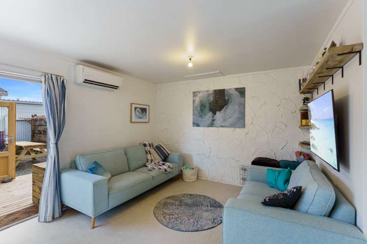 2/290b Main Highway Otaki_7