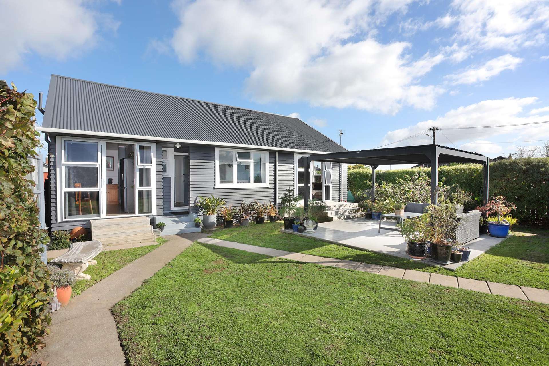 10 Kittyhawk Row Bulls_0