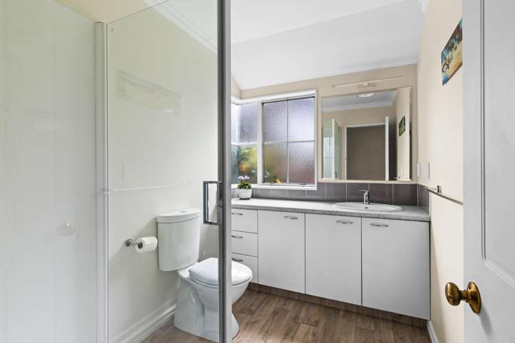 70 Whiting Crescent Greenmeadows_16