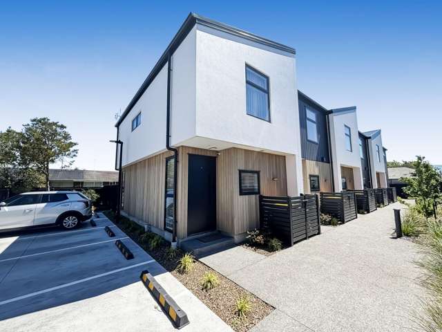 LINWOOD - 2 BEDROOMS, 2 BATHROOMS, HEATPUMP, 1 CARPARK