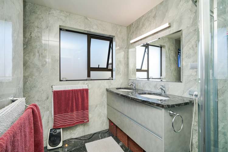 11 Lothian Crescent Strathern_10