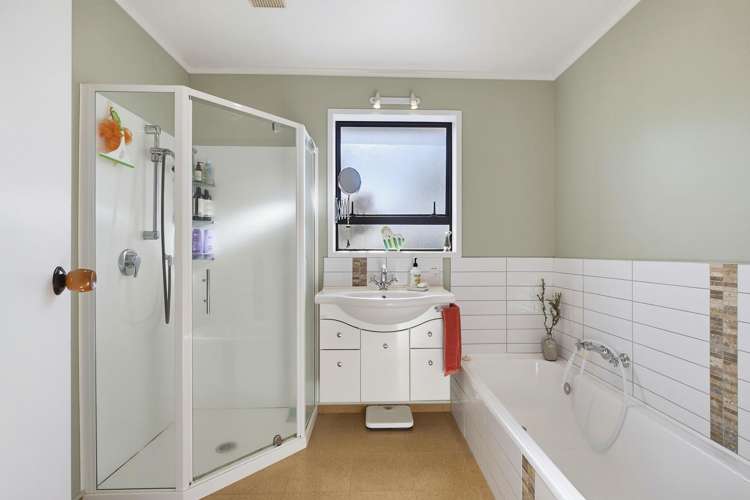 22 Sunrise Boulevard Tawa_15