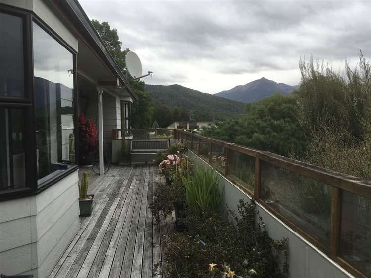 17 Waiau Street Manapouri_19