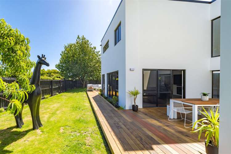 11 Travis Country Drive Burwood_25