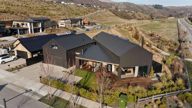 Expansive Arrowtown Home with Income Opportunities