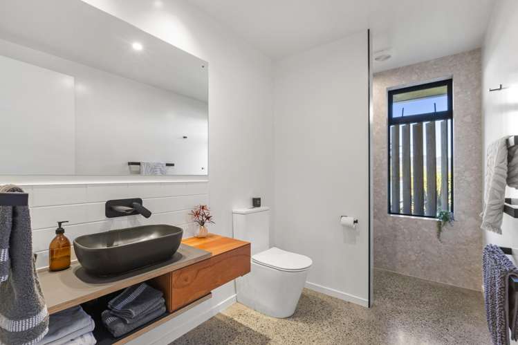 21 Point Street Raglan_34