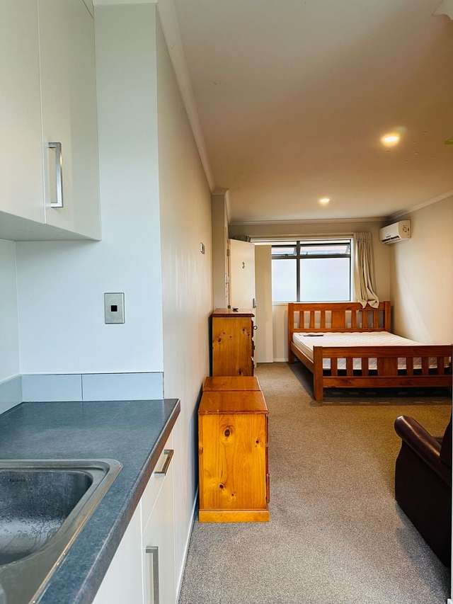 Room 3, 6/181 Knighton Road Hillcrest_3